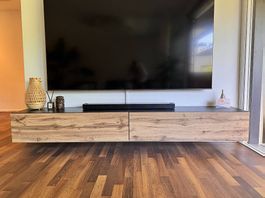 Samsung 85 Zoll 4K Smart TV GU85AU7179U & TV Wandschrank