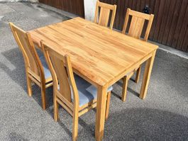 Massivholz-Esstisch aus Eiche, 4 Stühle– Eigenproduktion