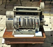 National Registrierkasse NCR 542-X  Originalsockel Schweiz