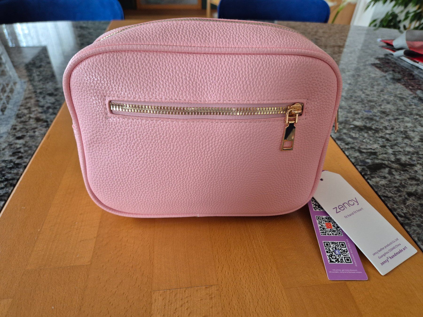 Taschen für Damen: Umhängetasche rosarot – Neu und originalverpackt aus Uznach von Lakersgirl 1