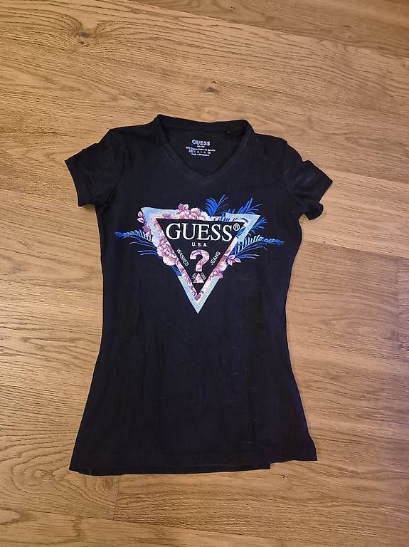 T-shirt: Guess T-Shirt,  Blumen – Nuovo (secondo la descrizione) da Feusisberg venduto da cts_55rn 3