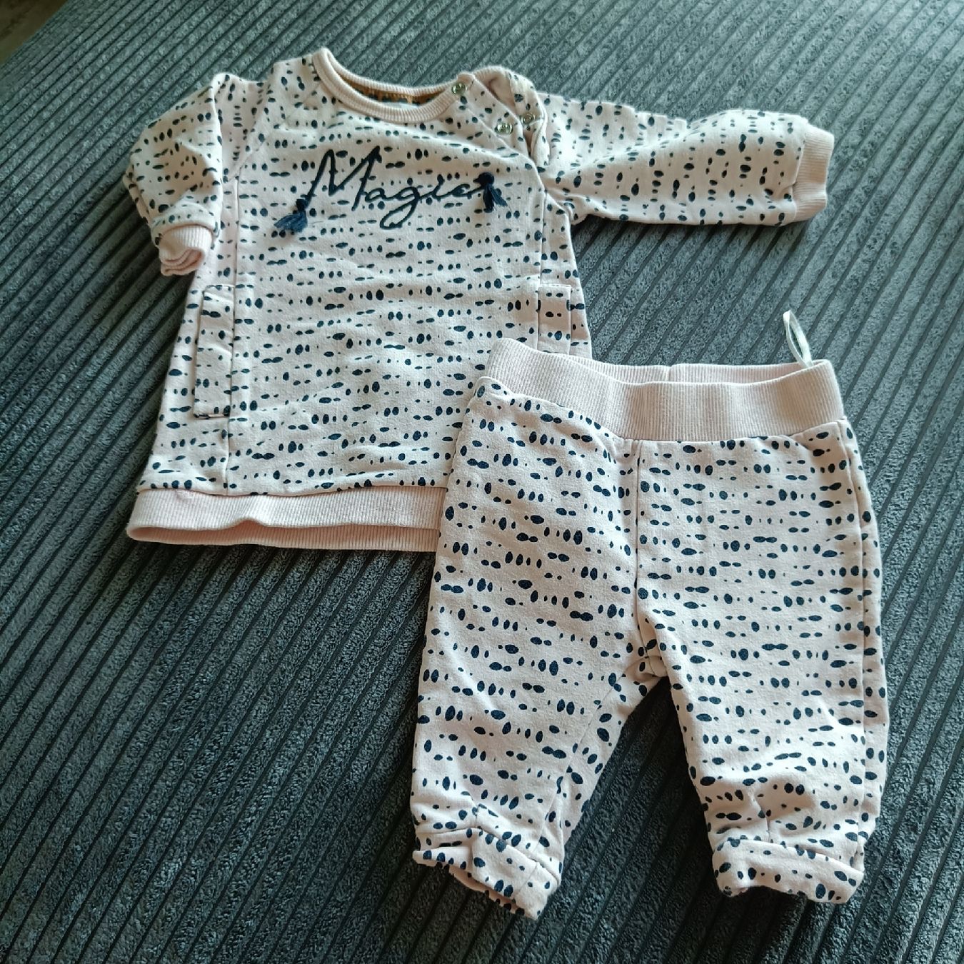 Kleiderpakete & -sets: Trainer Grösse 56 – Gebraucht aus Jaberg von urig17.