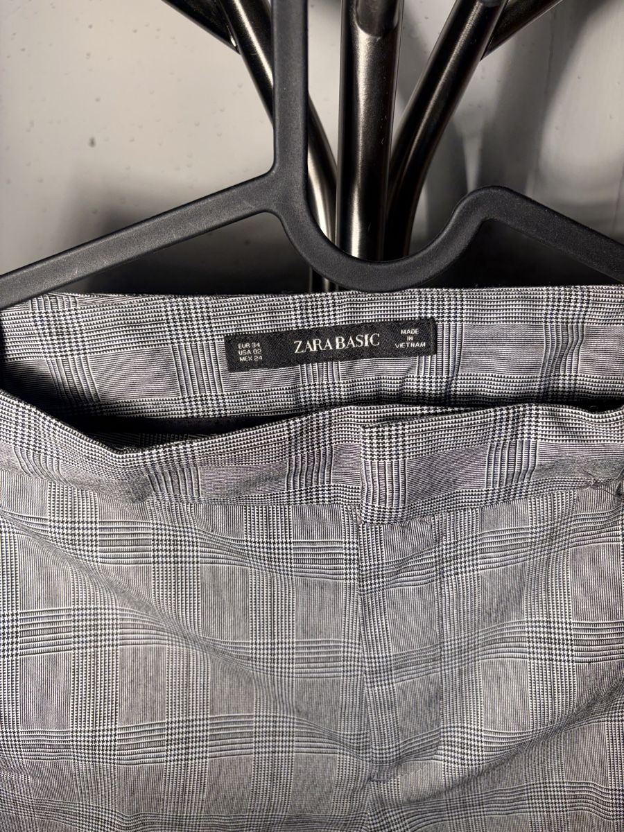 Zara Hosen: Damenhose Zara Basic kariert grau Grösse 34 – Gebraucht aus Büsserach von SalebyGianni 1