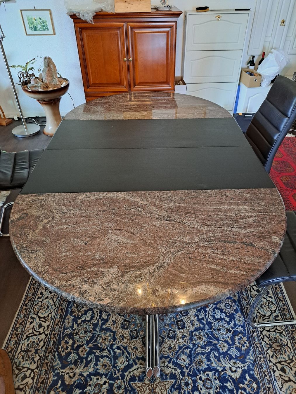 Tavoli: Esstisch Granit mit Metallfuss rund ausziehbar – Usato da Jona venduto da Strand82