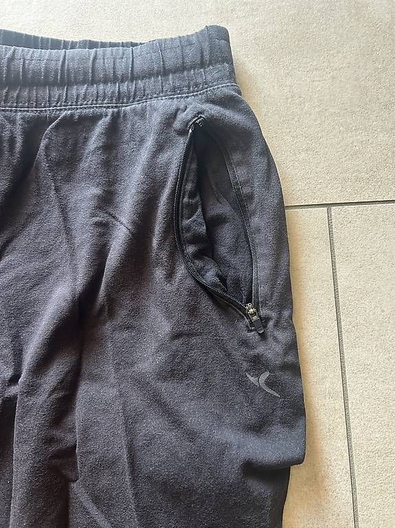 Hosen: Sporthose schwarz – Gebraucht aus Maisprach von _aliciarebecca_ 1