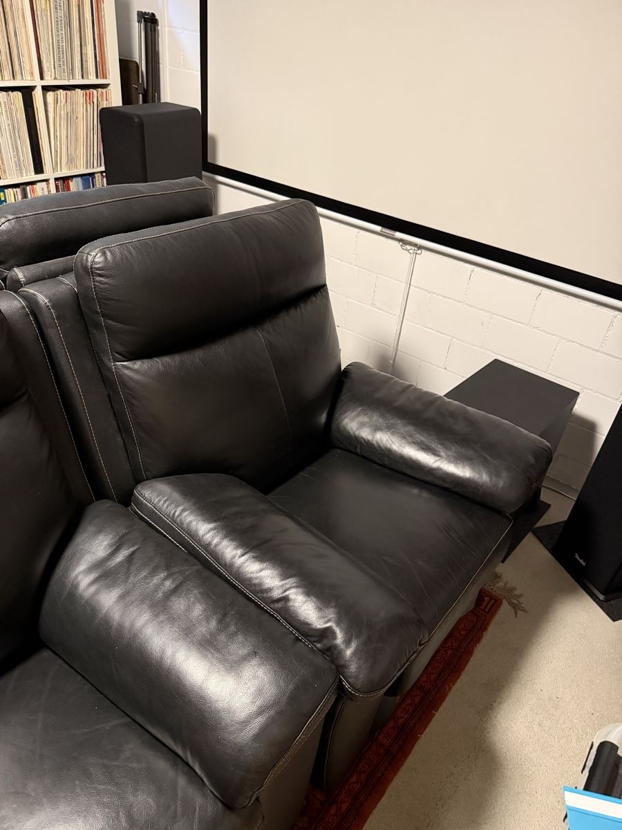 Sofas: Schwarze Kunstledersofas – D'occasion à Winterthur par arn_j8tr 2