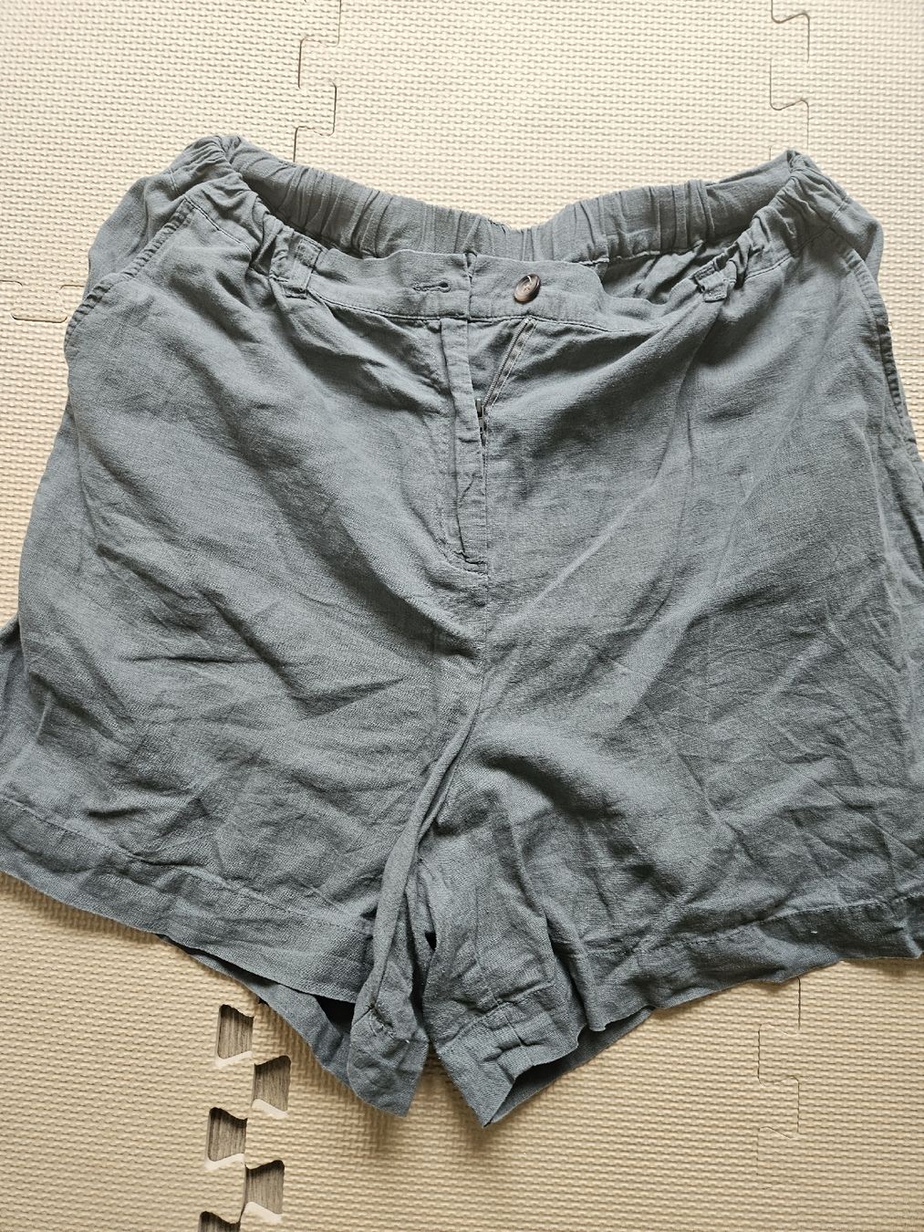 Pantaloni: Leinenshorts Gr. L Oversized olive – Usato da Dübendorf venduto da ciindarxlla
