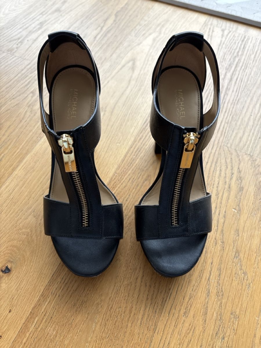 Michael Kors Scarpe da donna: Michael Kors Black Leather Heels - Size 7/ EU size 37 – Usato da Oberengstringen venduto da tal_t5f9 1