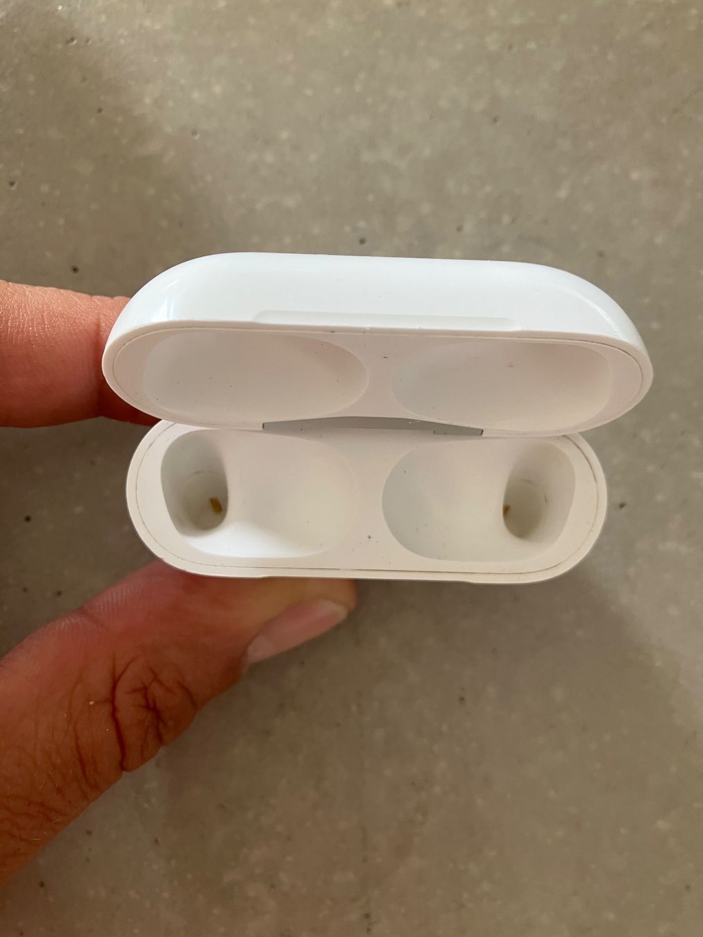 Apple Casques audio: APPLE AIRPODS PRO 2 Case – D'occasion à Lausanne par mr.v 3