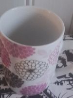 Suesse Tasse mit Blumenmuster - perfekt für den Herbst!