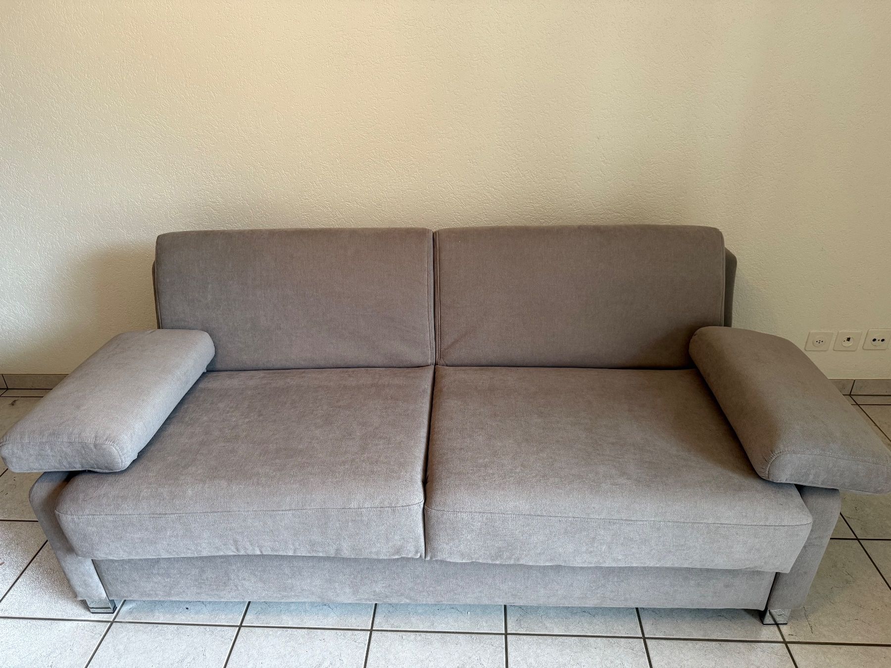 Livique Sofas: Bettsofa grau – D'occasion à Beinwil am See par Msunneschin
