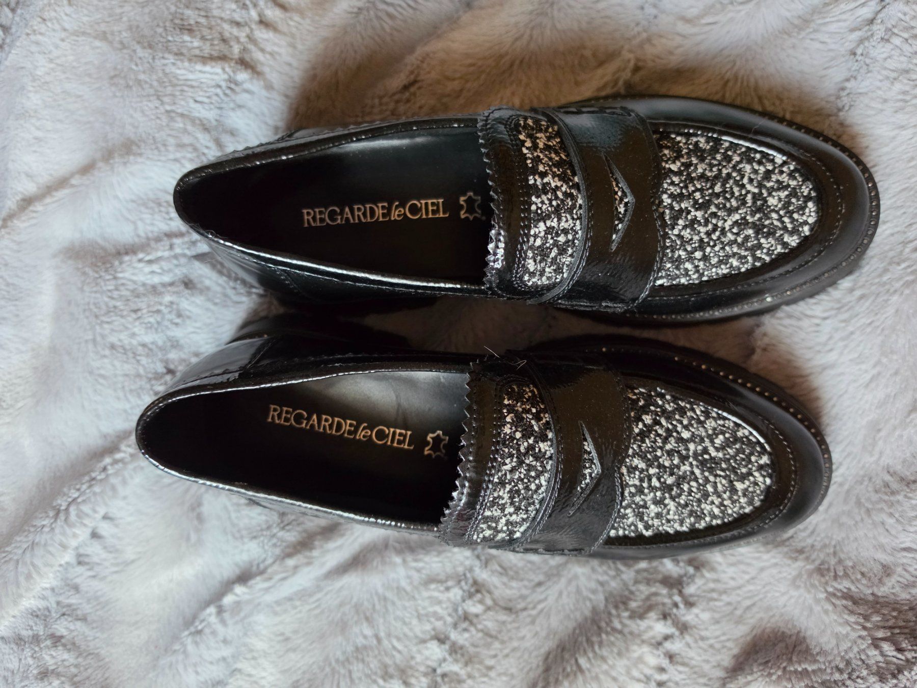 Scarpe da donna: Leder-Schuh Slipper (Regarde le ciel) – Nuovo (secondo la descrizione) da Vättis venduto da inf_22yv