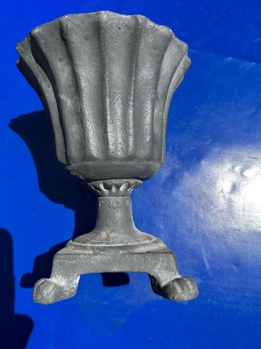 Vasi per fiori: Gusseisen Amfore Pflanzgefäss Amphore – Usato da Zürich venduto da atlantis77 2