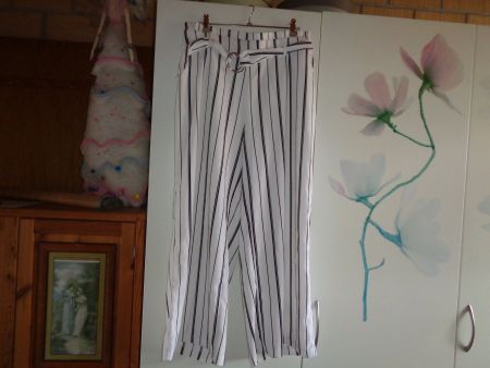 *** Sommerhose *** / gestreift / von Amisu / Gürtel ab 1.00