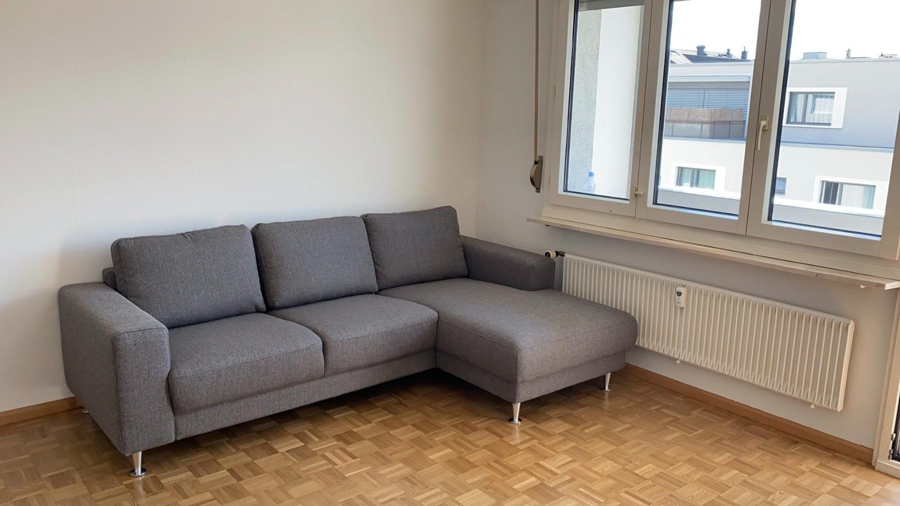 Divani: LIVIQUE Ecksofa grau mit Récamière – Usato da Basel venduto da sid_s6zv
