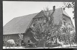 Berner Giebelhaus / Holzwagen, Leute/ Fotokarte ca. 1930
