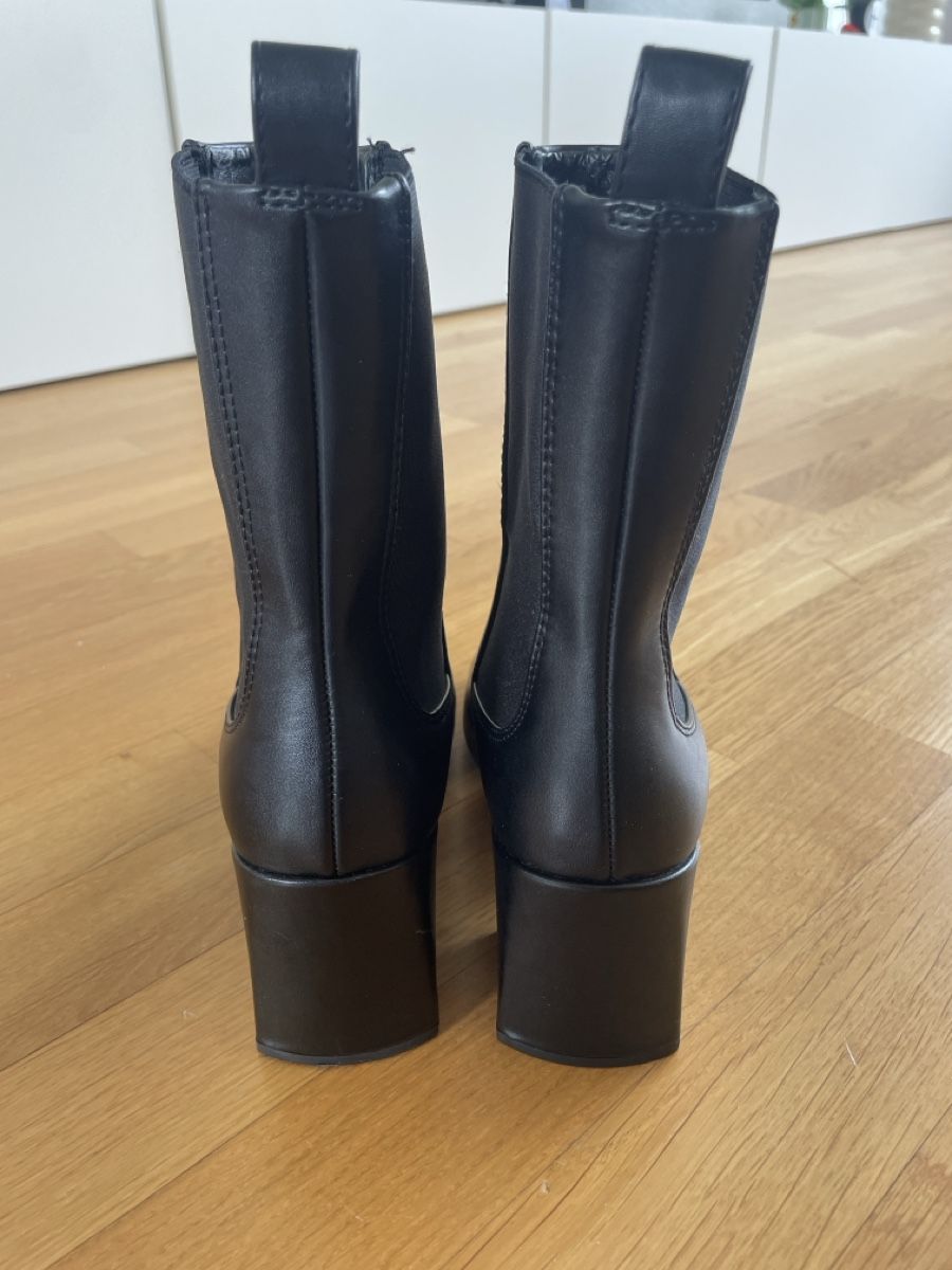 Scarpe da donna:  Stiefeletten Schwarz – Usato da Glattpark(Opfikon) venduto da rue_9c5p 2
