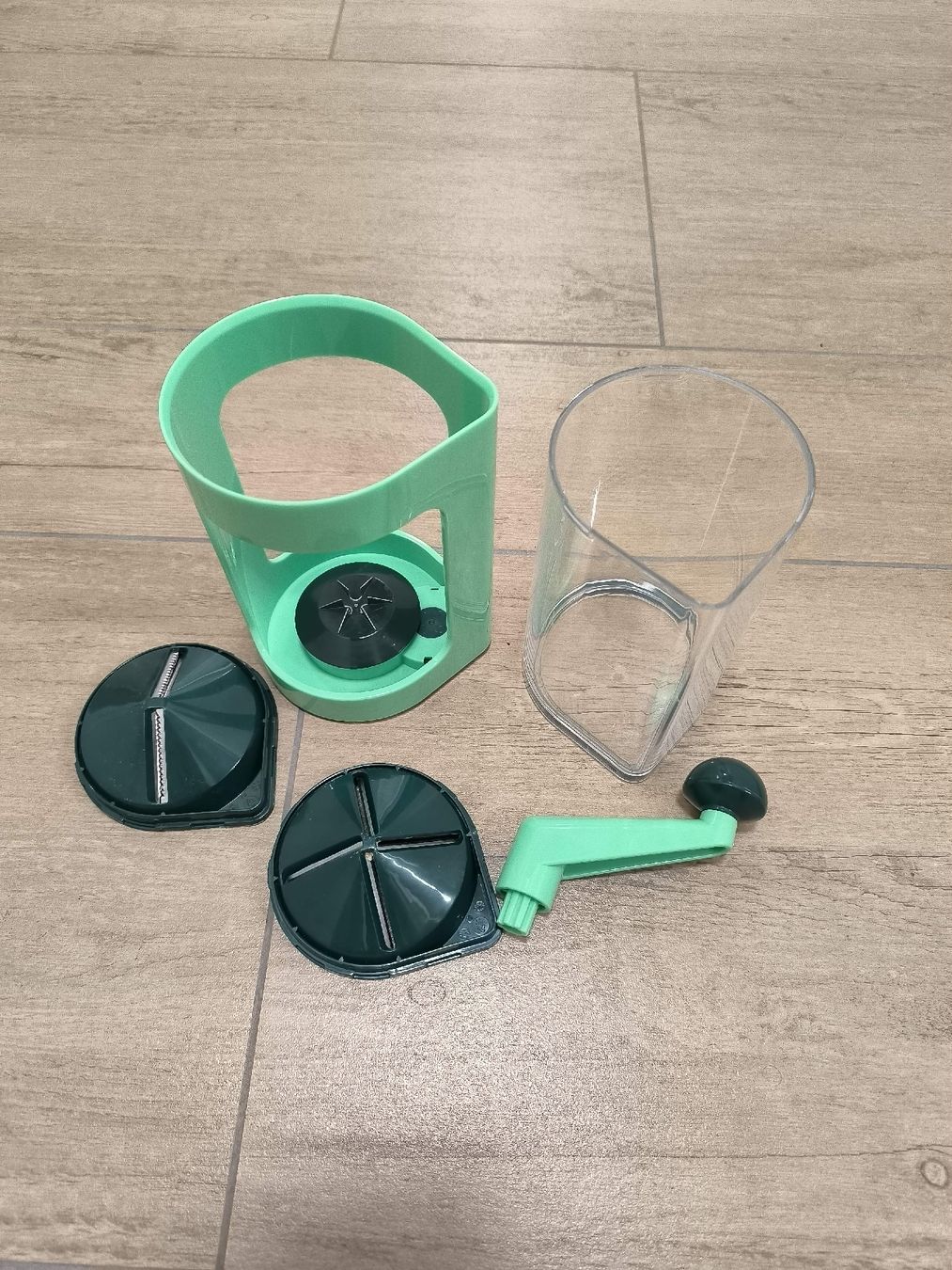 Elettrodomestici da cucina: Spiralschneider mit 2 Aufsätzen  – Usato da Buchs SG venduto da Eifi_1