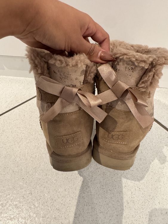 Ugg beiges avec nœud, taille 39, parfait pour l'hiver! (D'occasion) à ...