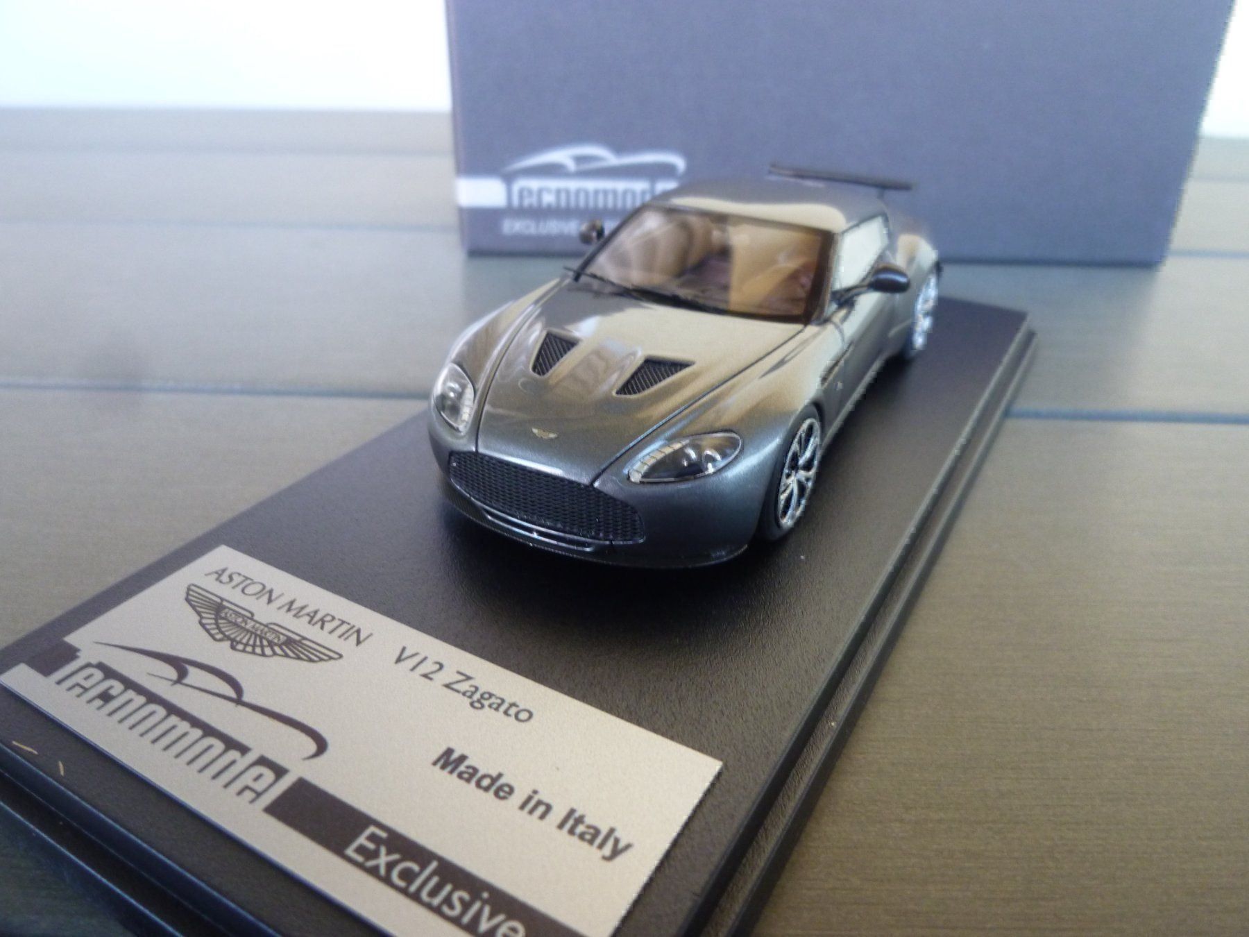 Modellini d'auto: Aston Martin V12 Zagato – Nuovo e nell'imballaggio originale da Flawil venduto da Imperiosud 2