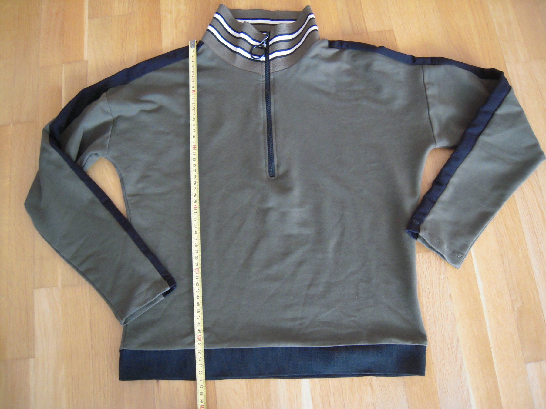 Maglioni & Felpe: Pullover mit Stehkragen Gr 36 - 38 Olivgrün – Usato da Uzwil venduto da visions77 1