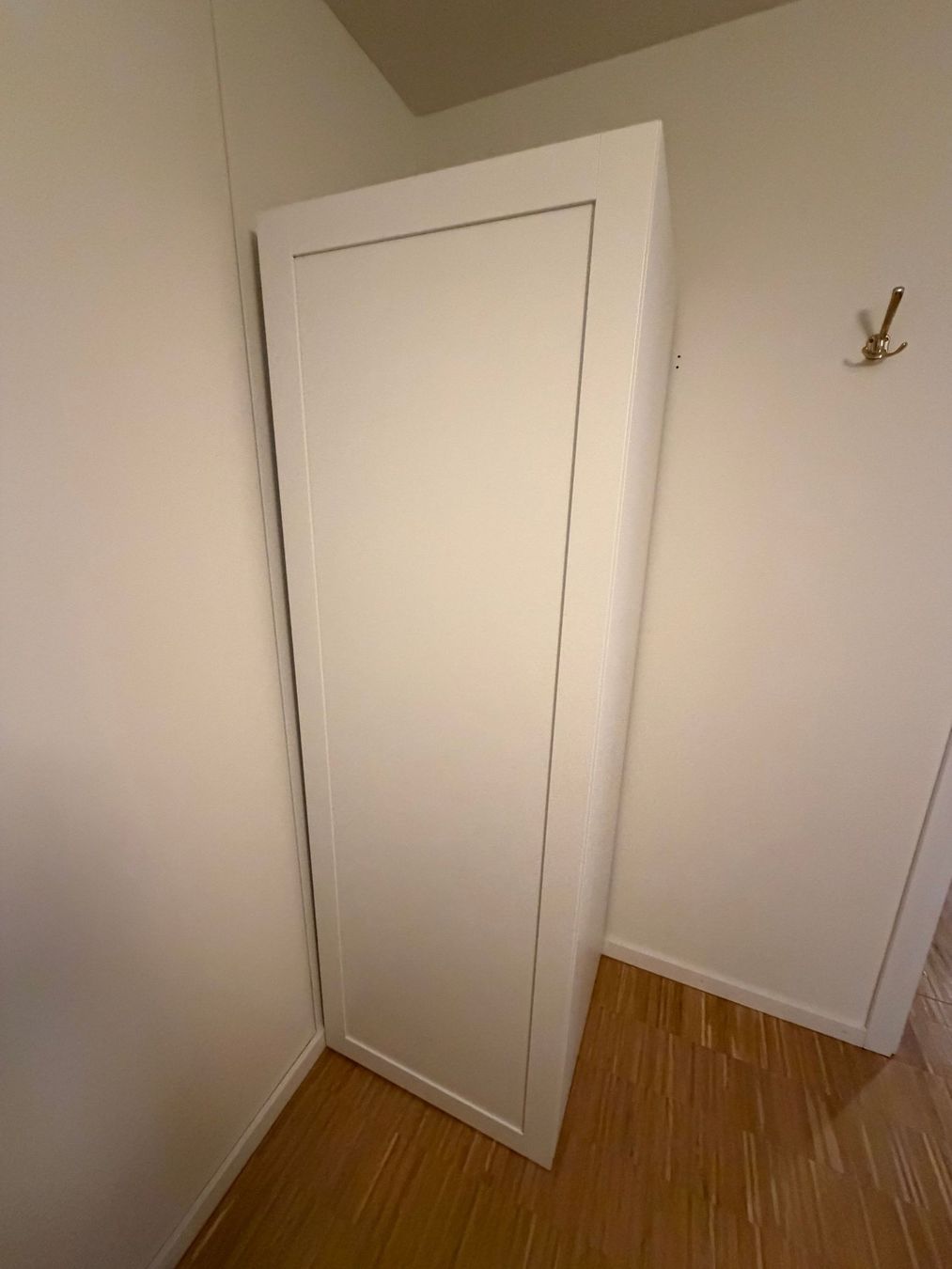 Armadi: White closet – Usato da Zürich venduto da hub_2r9g 1
