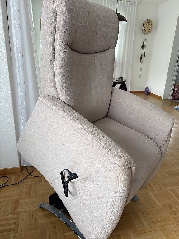 Poltrone: Relaxsessel mit Aufstehfunktion – Usato da Entlebuch venduto da Schoi1 1