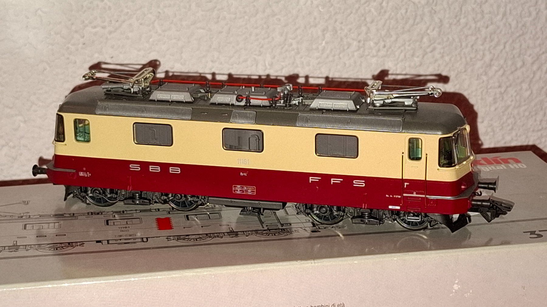 Märklin Modelleisenbahnen: Märklin : Re 4/4 II  TEE, SBB, AC, Digital – Gebraucht aus Märwil von Siebenzipfel 1