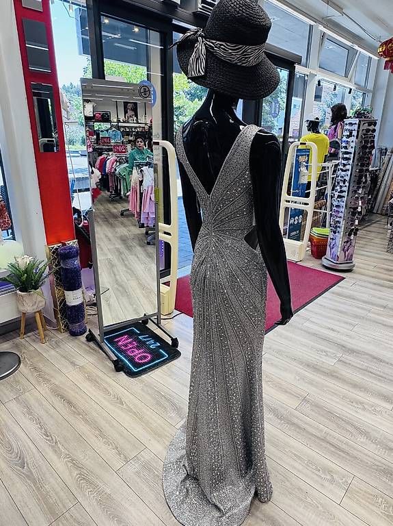 Vestiti: Elegantes Abendkleid – Usato da Fislisbach venduto da ant_sws8 2