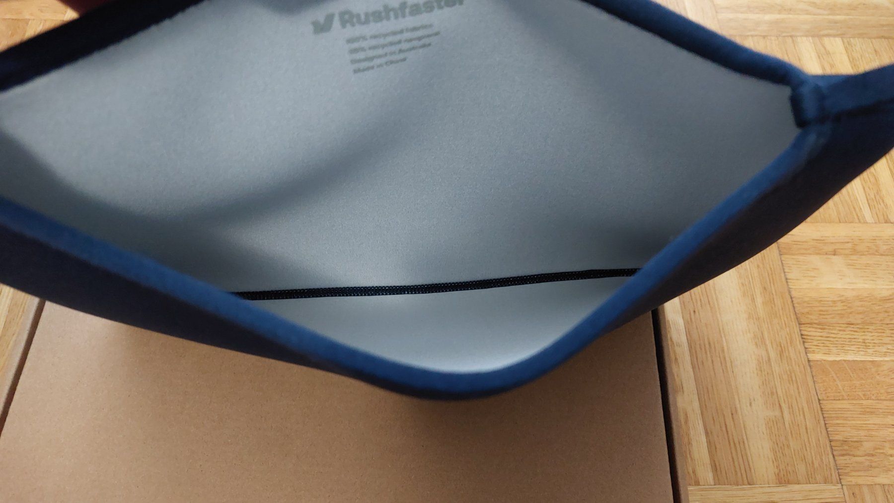 Apple Covers & Borse: Housse MacBook 13" Rushfaster - Laptop Sleeve Neuve – Nuovo e nell'imballaggio originale da Genève venduto da jake90 2