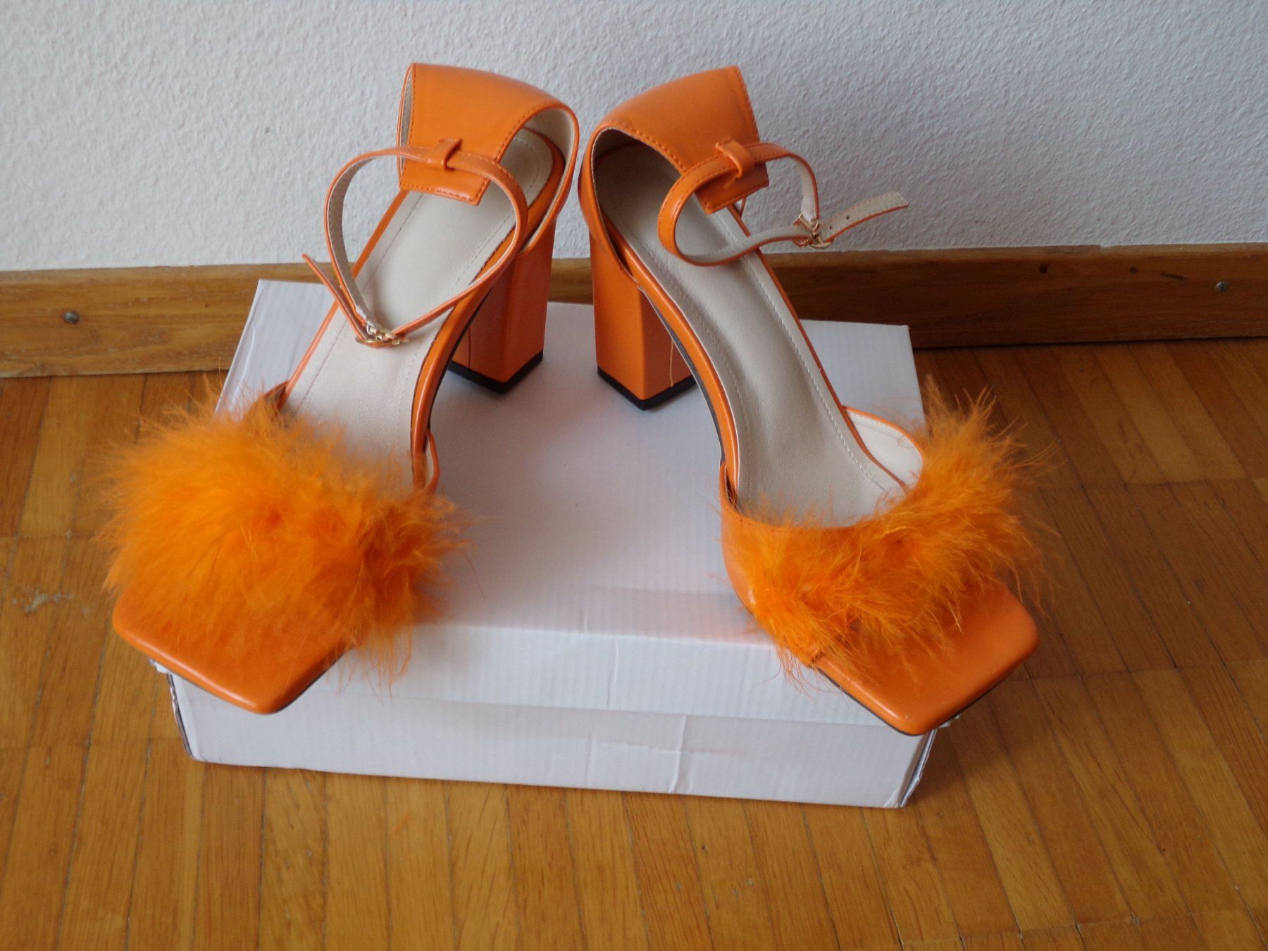Scarpe da donna: Damen Schuhe Pumps orange Gr. 40 – Usato da Winterthur venduto da Jessi_di