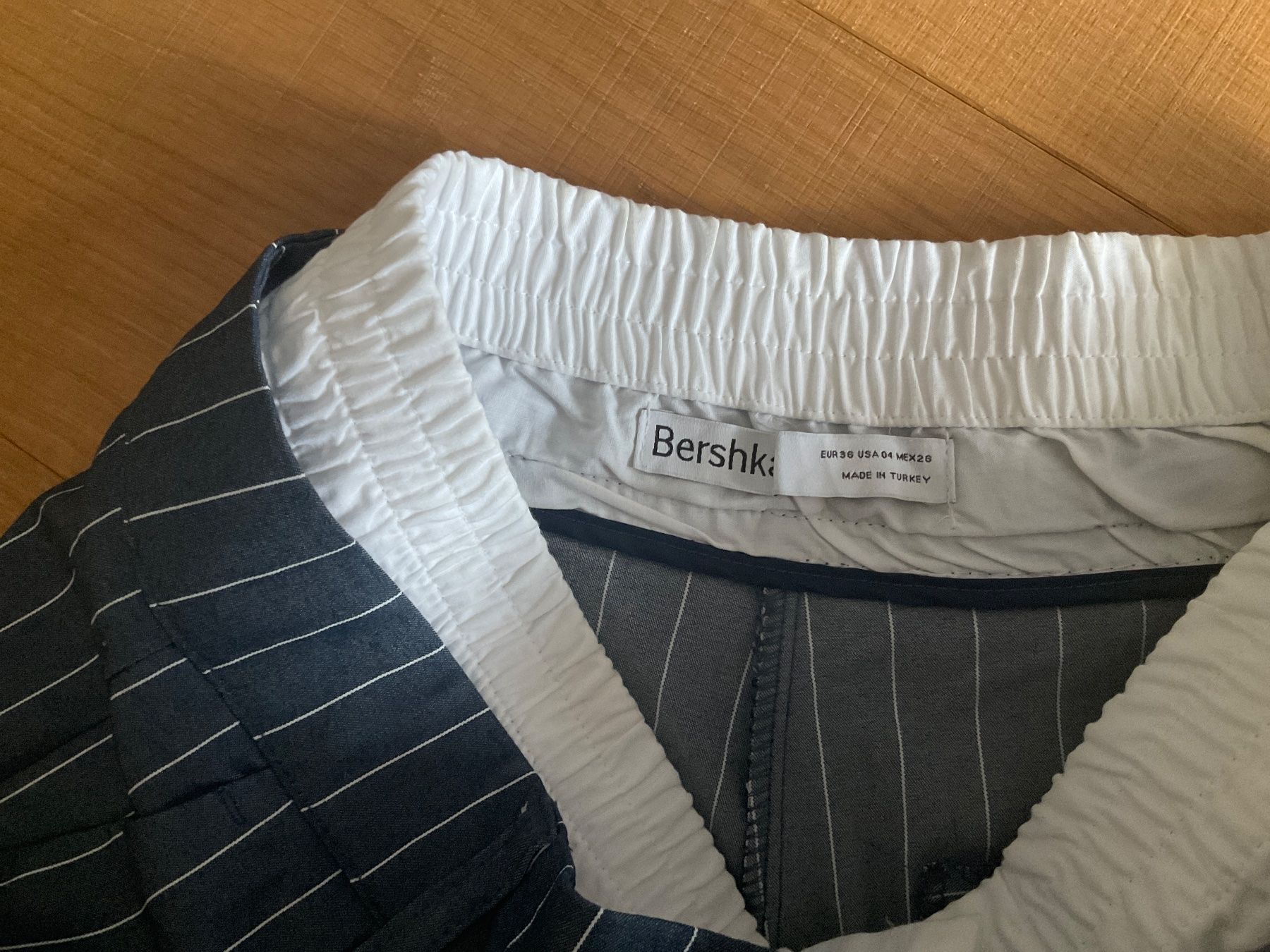 Hosen: Bershka Stoffhose Gr. 36 – Gebraucht aus Winterthur von aionila 1