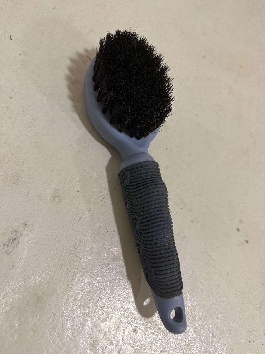 Pflegeprodukte & Putzartikel: Brosse de toilettage chien / chat – Gebraucht aus Porrentruy von Aussie25