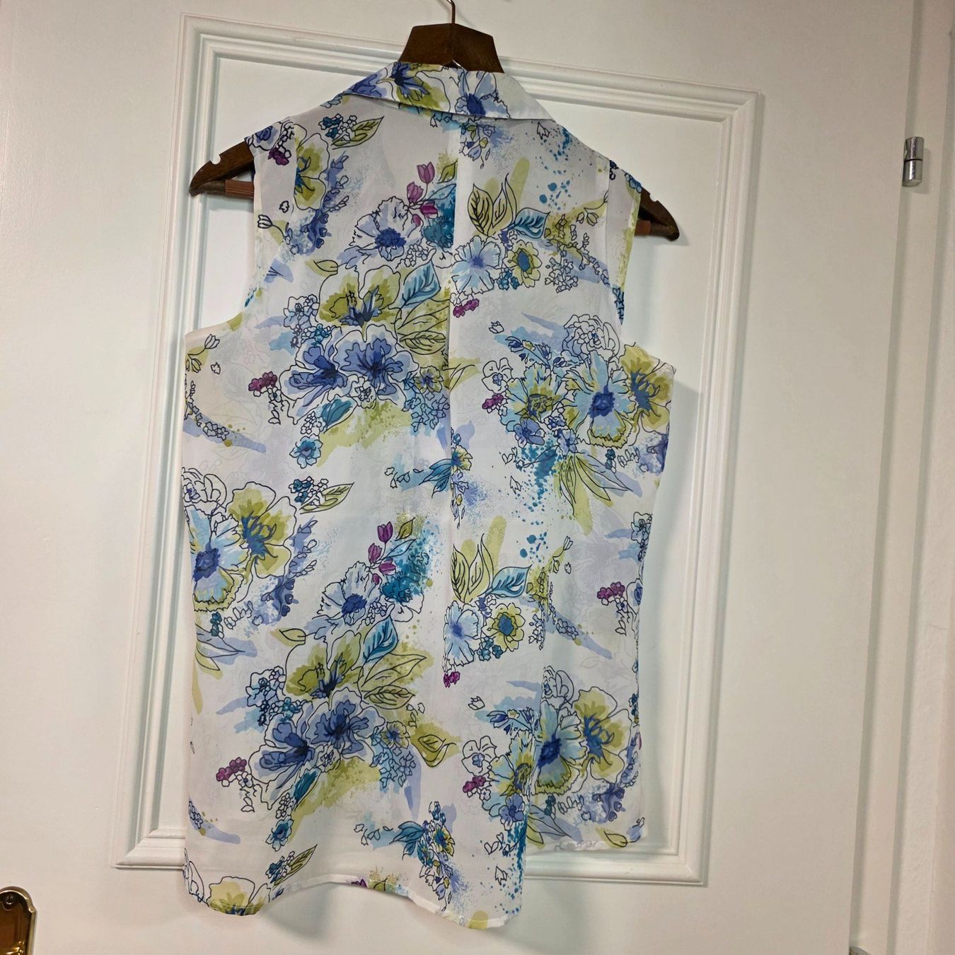 Camicette: Ärmellose Bluse mit Blumenmuster, asymmetrisch, M – Usato da Wald ZH venduto da CapLux 4
