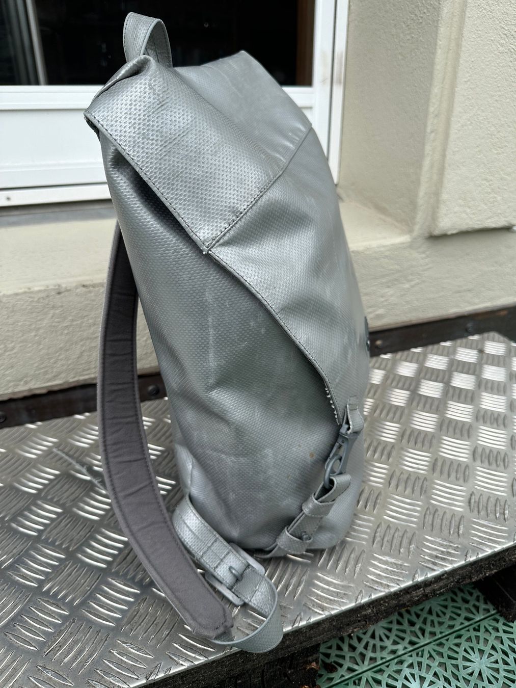 Freitag Zaini: Freitag Rucksack R522 Tschingel silbergrau – Usato da Gümmenen venduto da FelizitasHermann 4