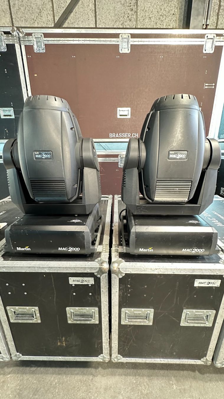 Martin Lampen: 8 Stück Martin MAC 2000 Performance II Moving Heads – Gebraucht aus Zizers von fiduciar