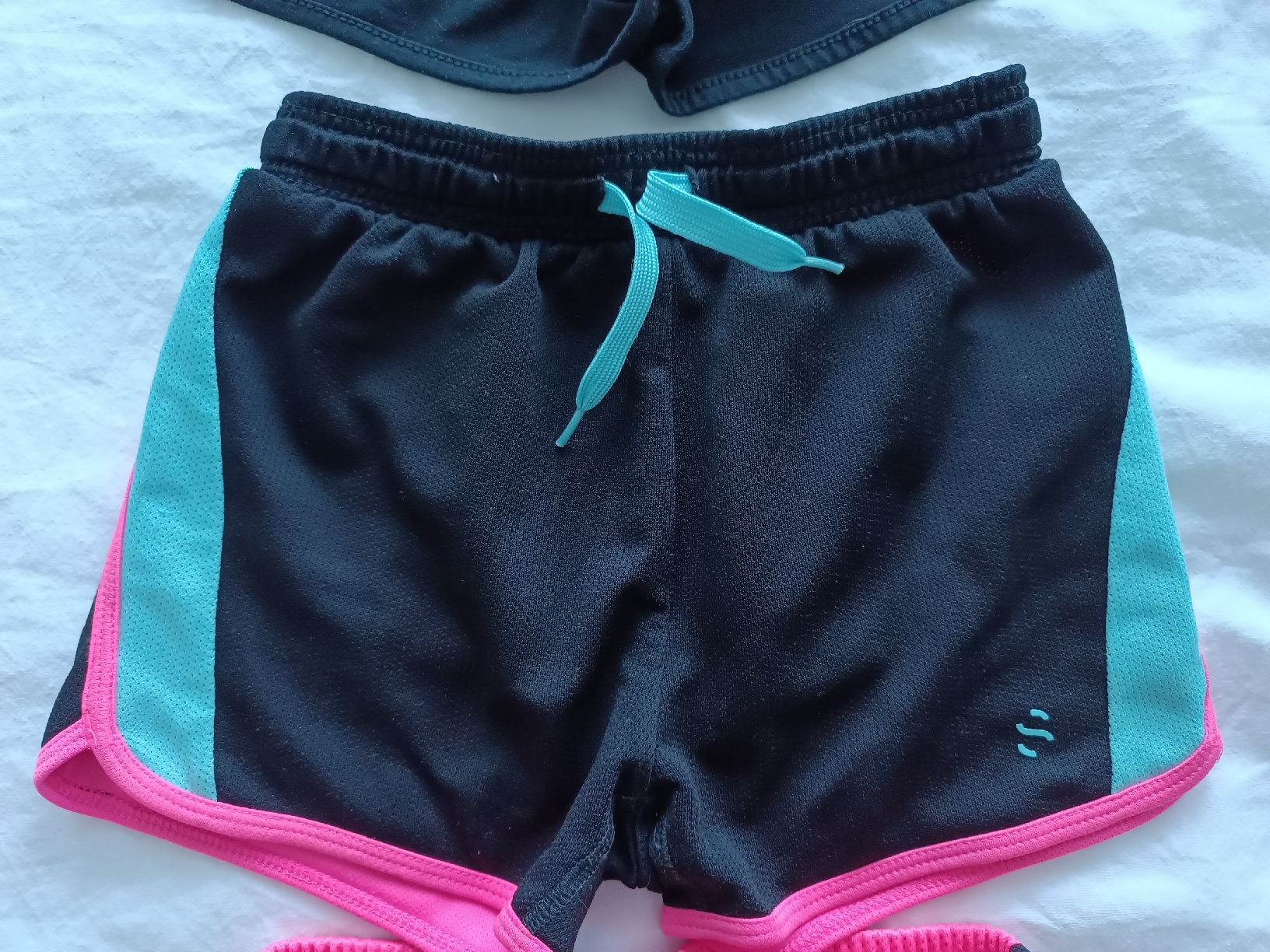 Under Armour Pantaloni: Sport Short's Mädchen 122-128 – Usato da Binz venduto da julijuli 2