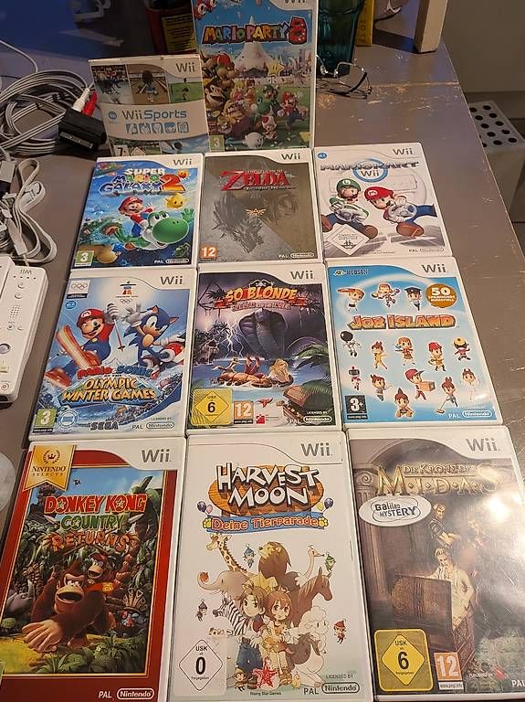 Console: Wii mit 4 Controller & 10 Spielen – Usato da Grenchen venduto da Hamstr