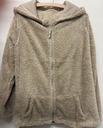 Flauschige Fleecejacke mit Kapuze, Grösse XL, neuwertig