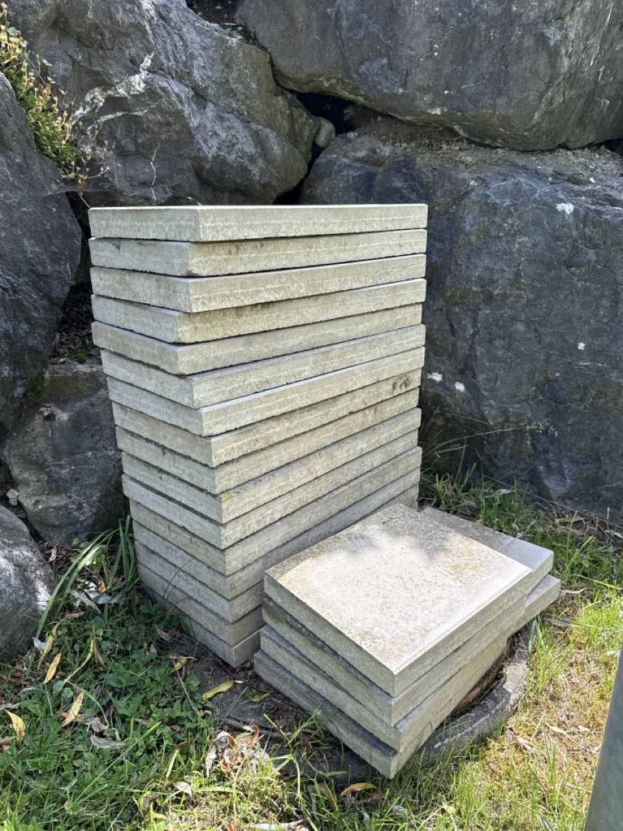 Rivestimenti per pavimenti: Platten – Usato da Andwil SG venduto da Punlauder