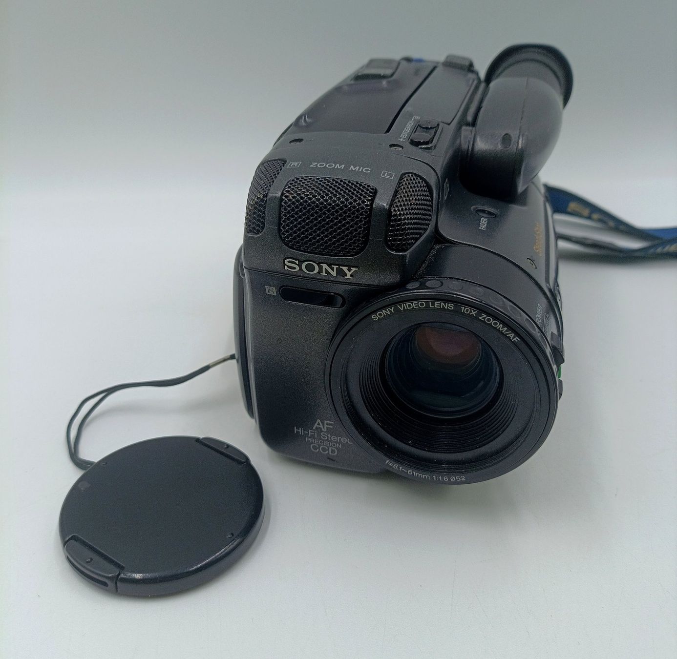 Sony Camcorder: Sony Handycam Video Hi8, Model: CCD-TR2000E – Gebraucht aus Wil SG von  8