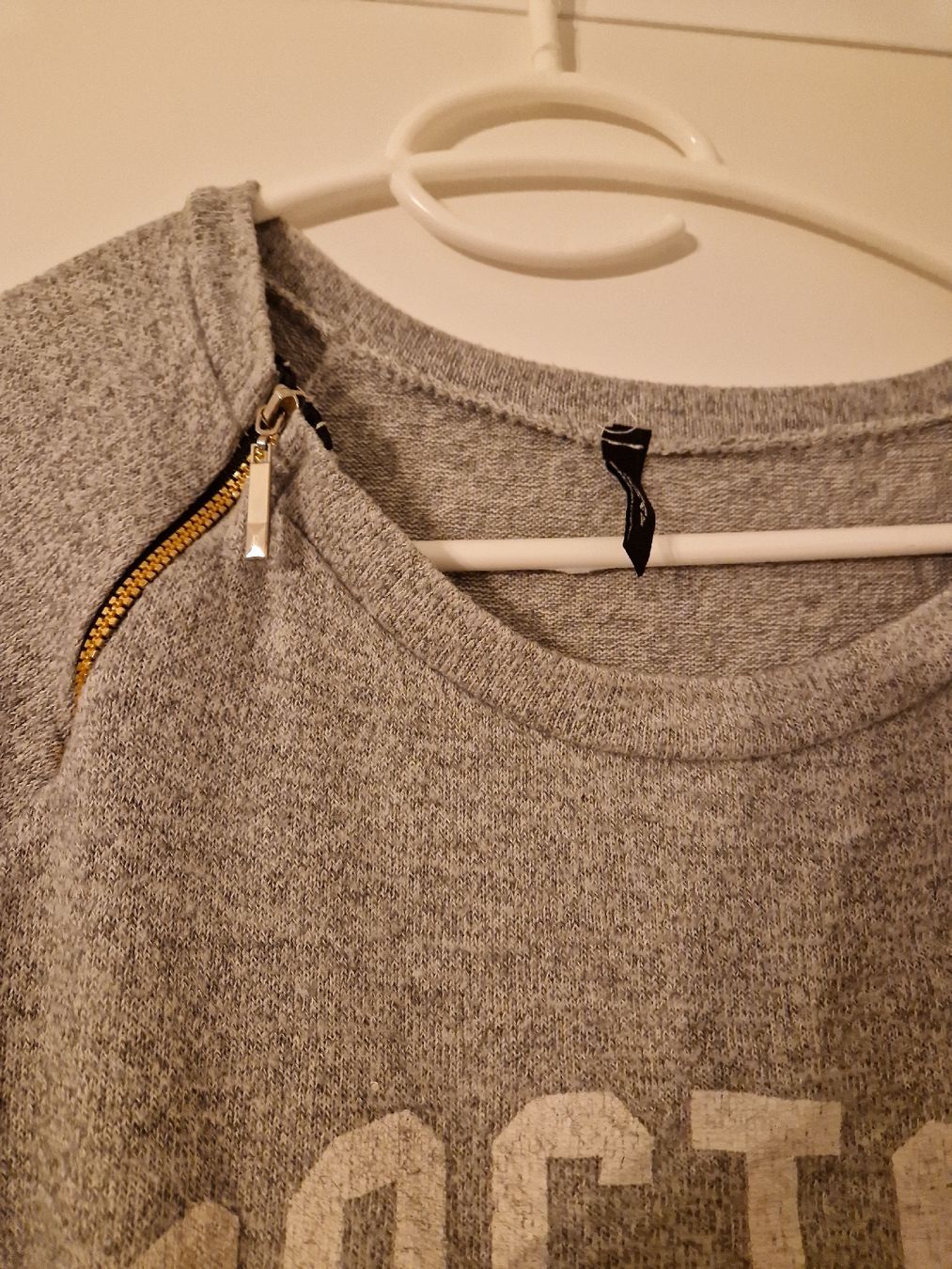 Pullover & Sweatshirts: Grauer , leichter Pulli in grösse M – Gebraucht aus Sursee von saj_5rfk 1