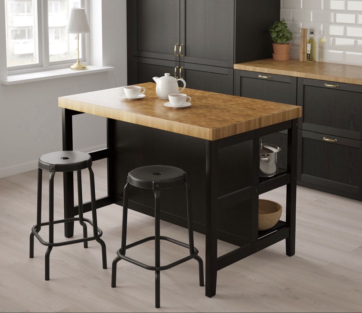 Ikea Tavoli: Ikea VADHOLMA Tisch / Esstisch / Kücheninsel – Usato da Zürich venduto da she_h5cl 2