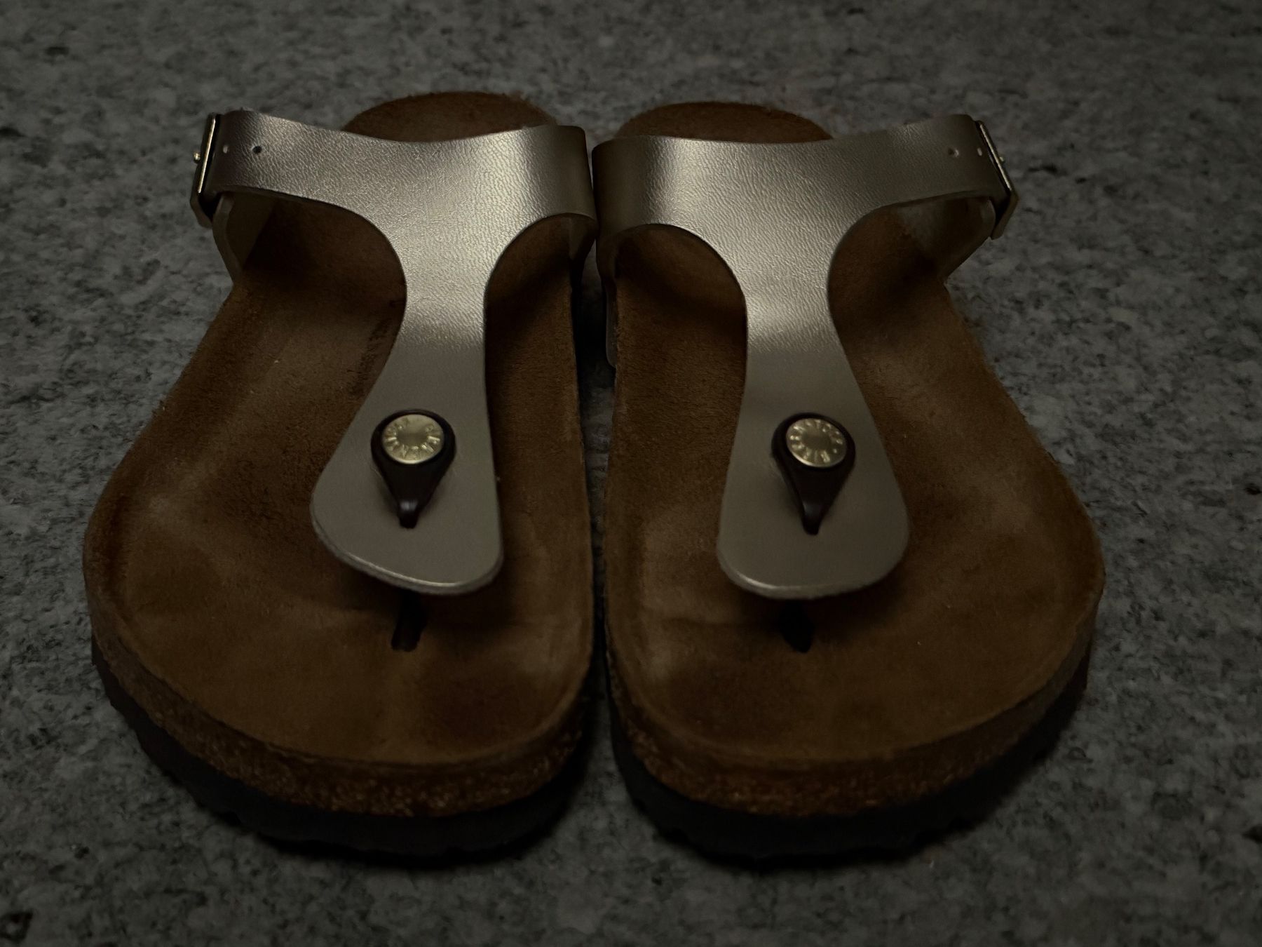 Birkenstock Chaussures femmes: Birkenstock Gizeh Gold Gr. 40 – D'occasion à Wattwil par edel88 3