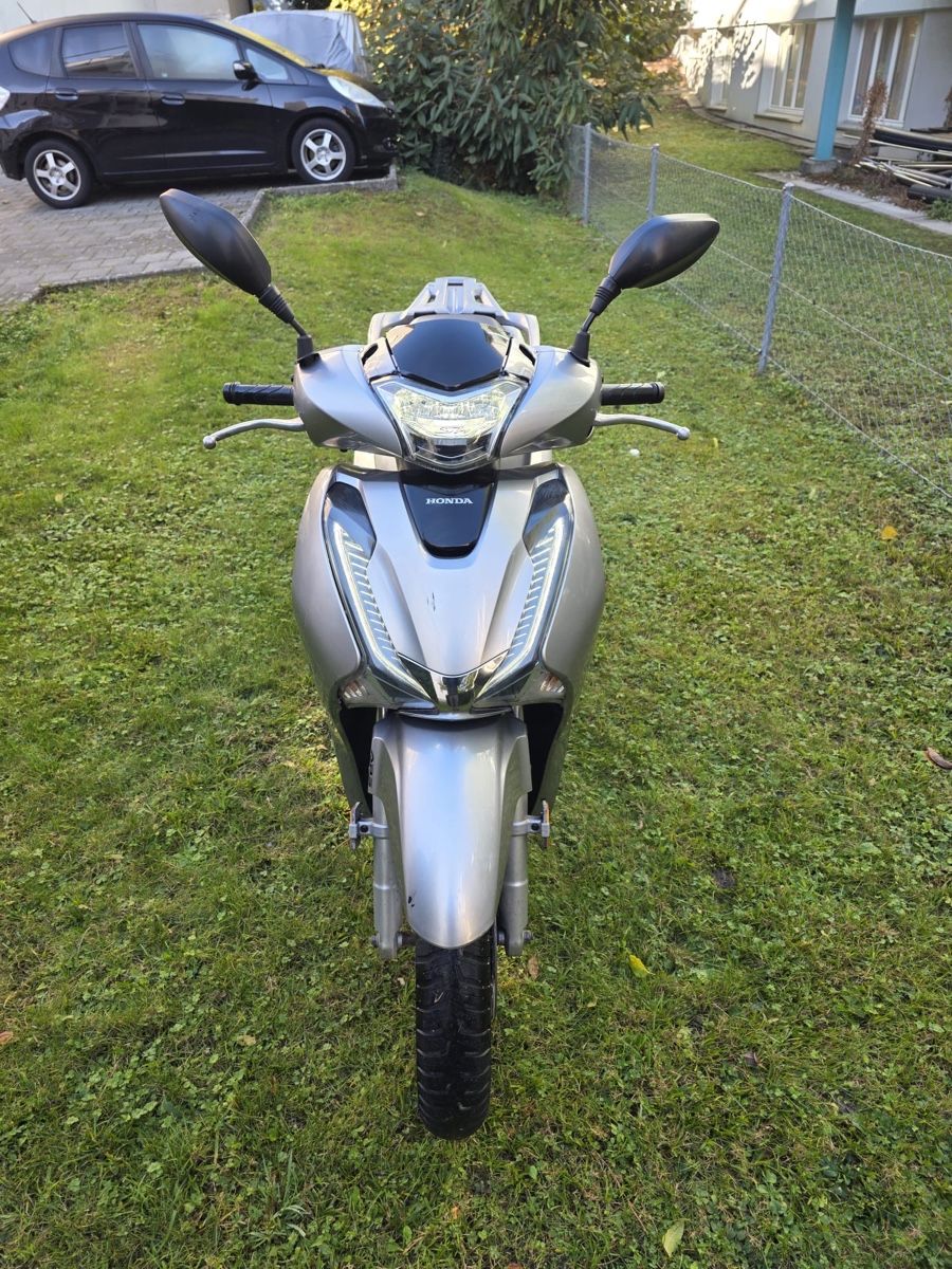 Honda Scooter: Honda SH 125CC – Usato da Winterthur venduto da YARA.2006 5