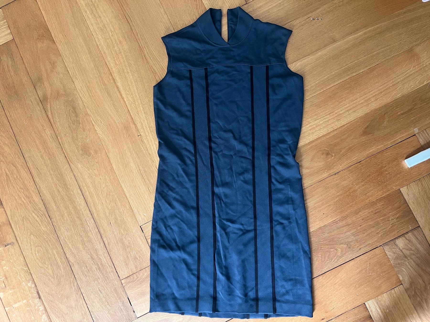 Akris Kleider: Akris Etui Kleid – Gebraucht aus Zürich von Mia.Sh