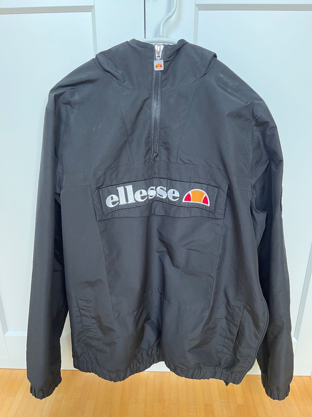 Ellesse Jacken: Ellesse Windjacke, Top Zustand, Grösse L – Gebraucht aus Zürich von lyn_tqp5