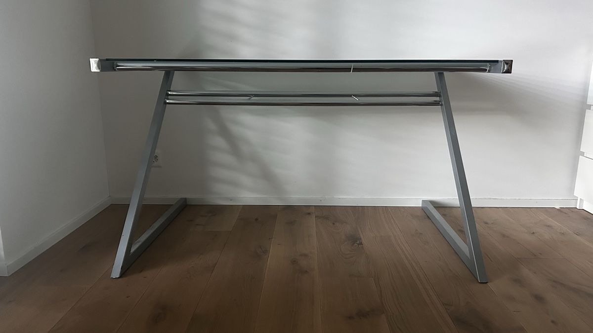 Scrivanie: Grosser Schreibtisch mit Glasplatte – Usato da Langnau am Albis venduto da ann_ps6b 1
