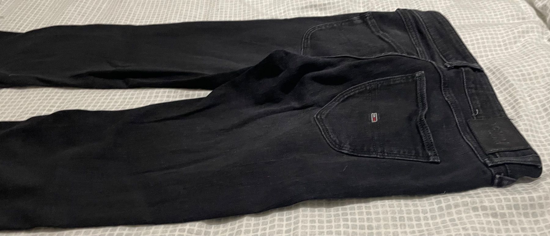 Tommy Hilfiger Jeans: Tommy Hilfilger – Gebraucht aus HORGEN von paris007 1
