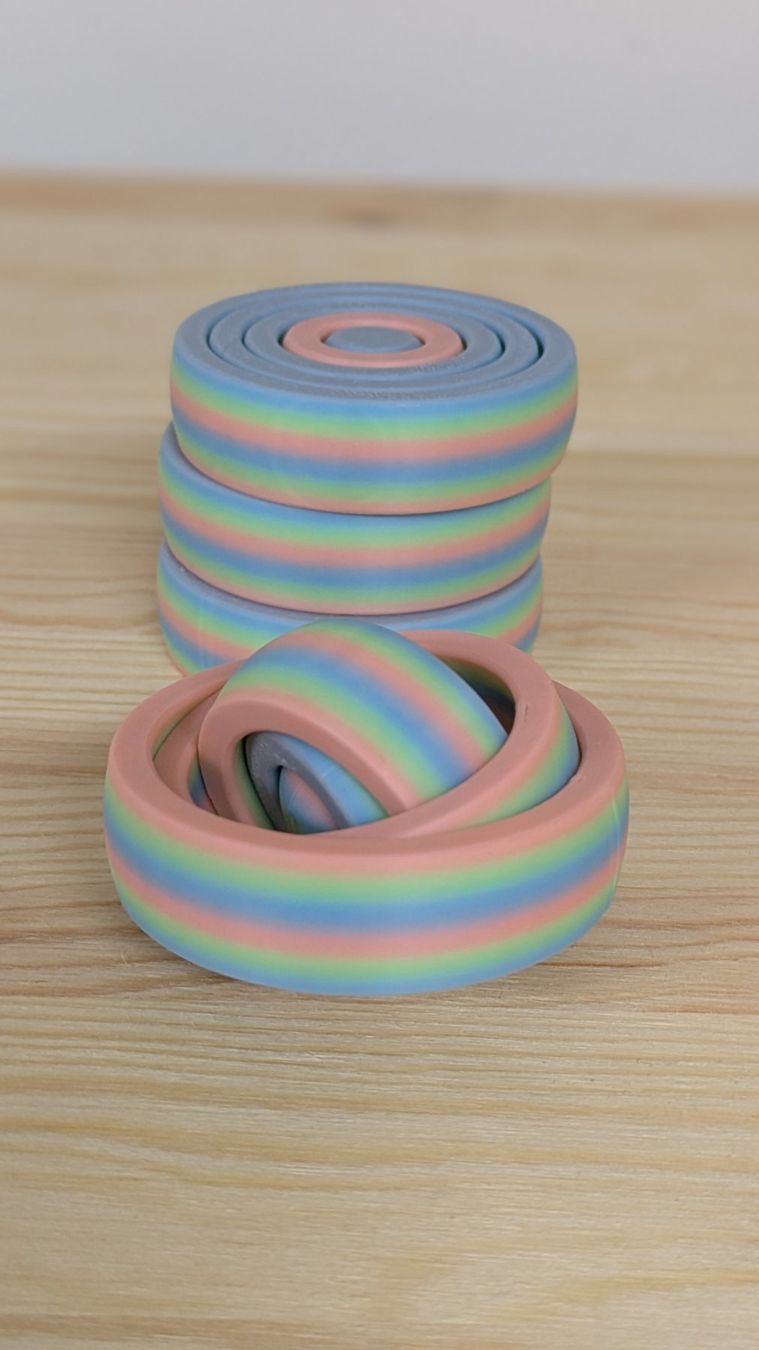 Spielzeuge: Fidget Ring – Regenbogen Anti-Stress Gadget – Neu (gemäss Beschreibung) aus Staufen von El3D 3